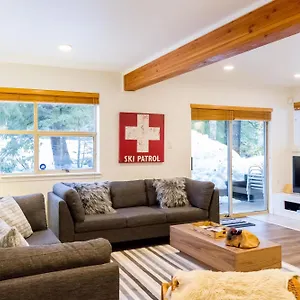 In Out, Great Location, Free Shuttle Bus Whistler