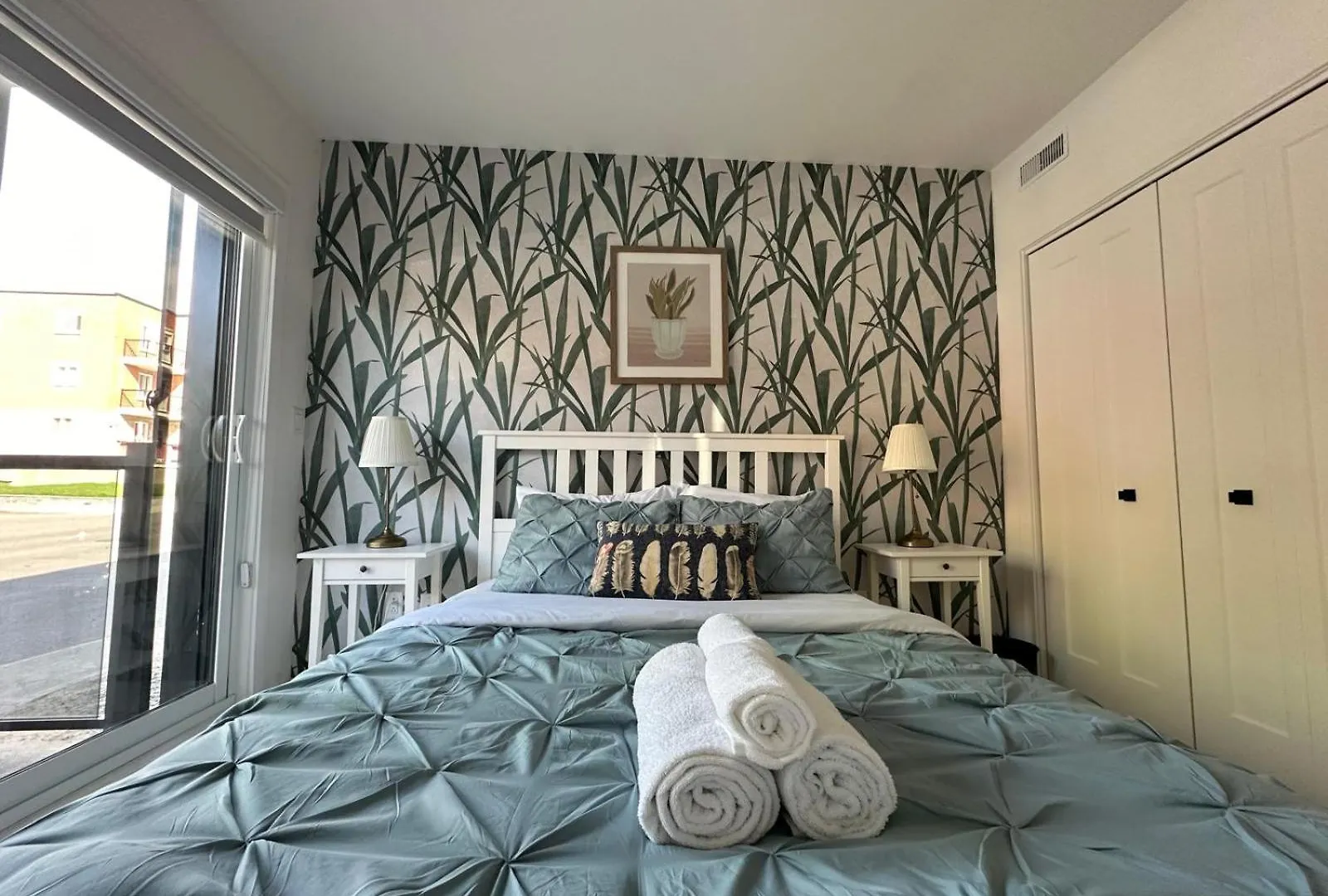 Montreal Restful Nights, Adventure Days Await! Apartment Canada