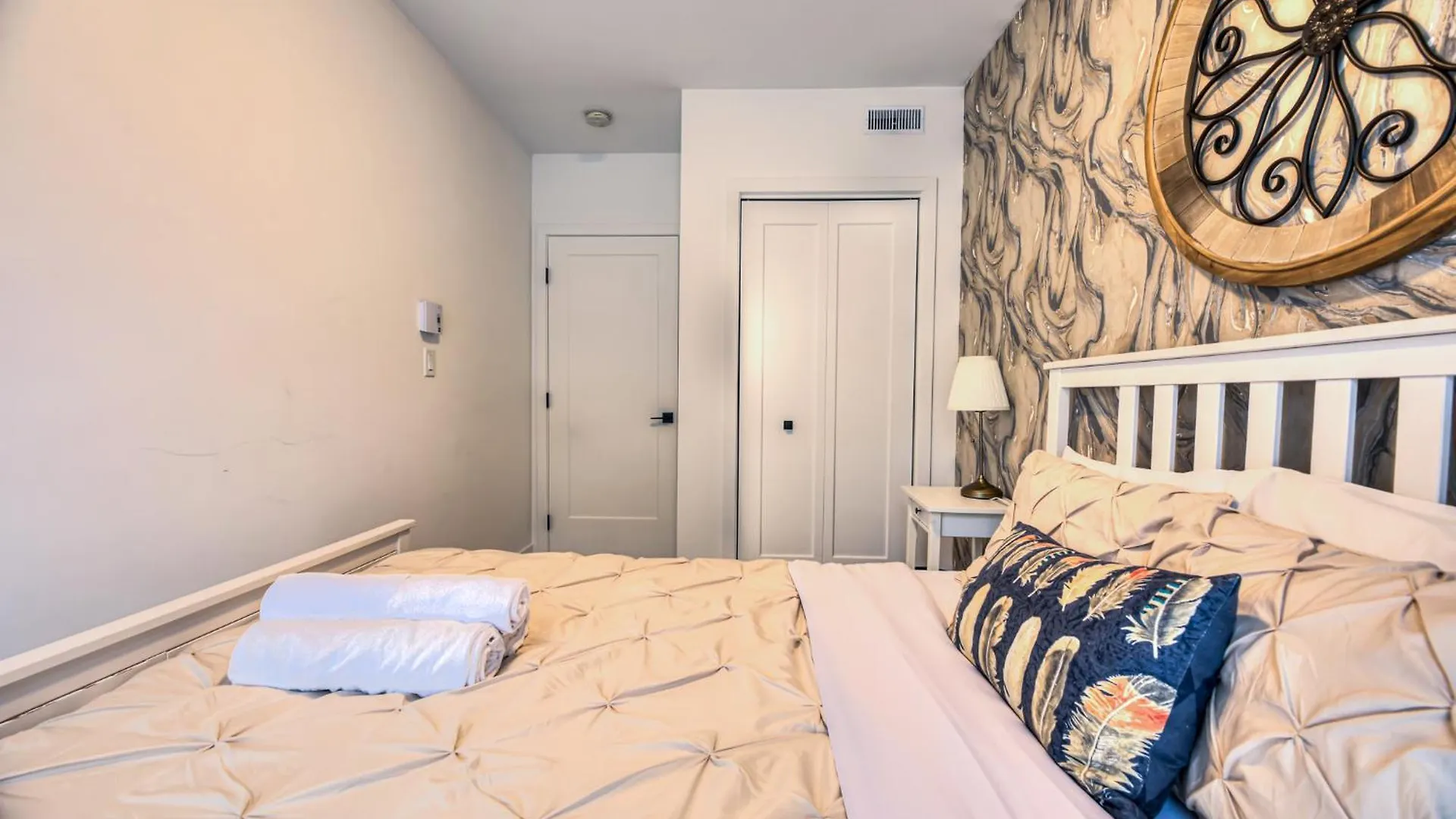 Montreal Restful Nights, Adventure Days Await! Apartment