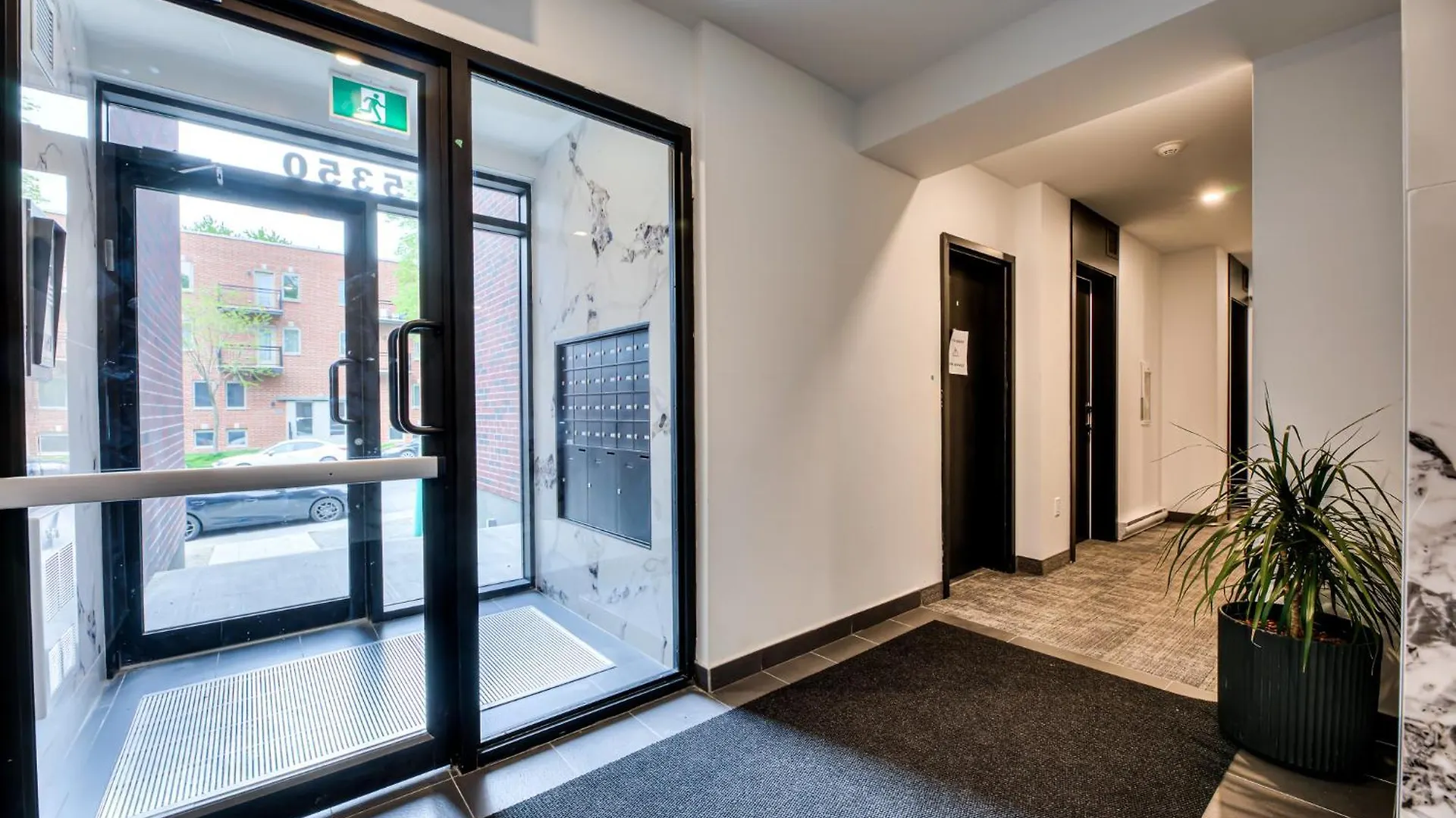 Montreal Restful Nights, Adventure Days Await! Apartment Canada
