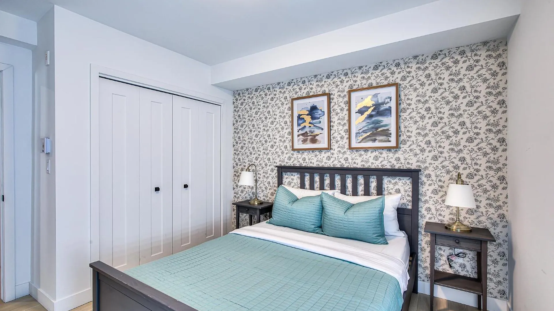 Montreal Restful Nights, Adventure Days Await! Apartment