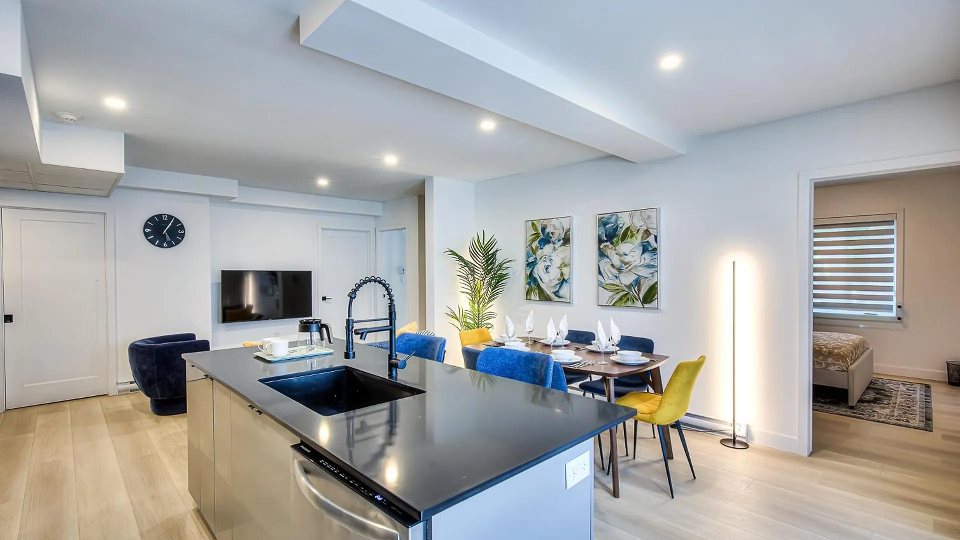 Montreal Restful Nights, Adventure Days Await! Apartment