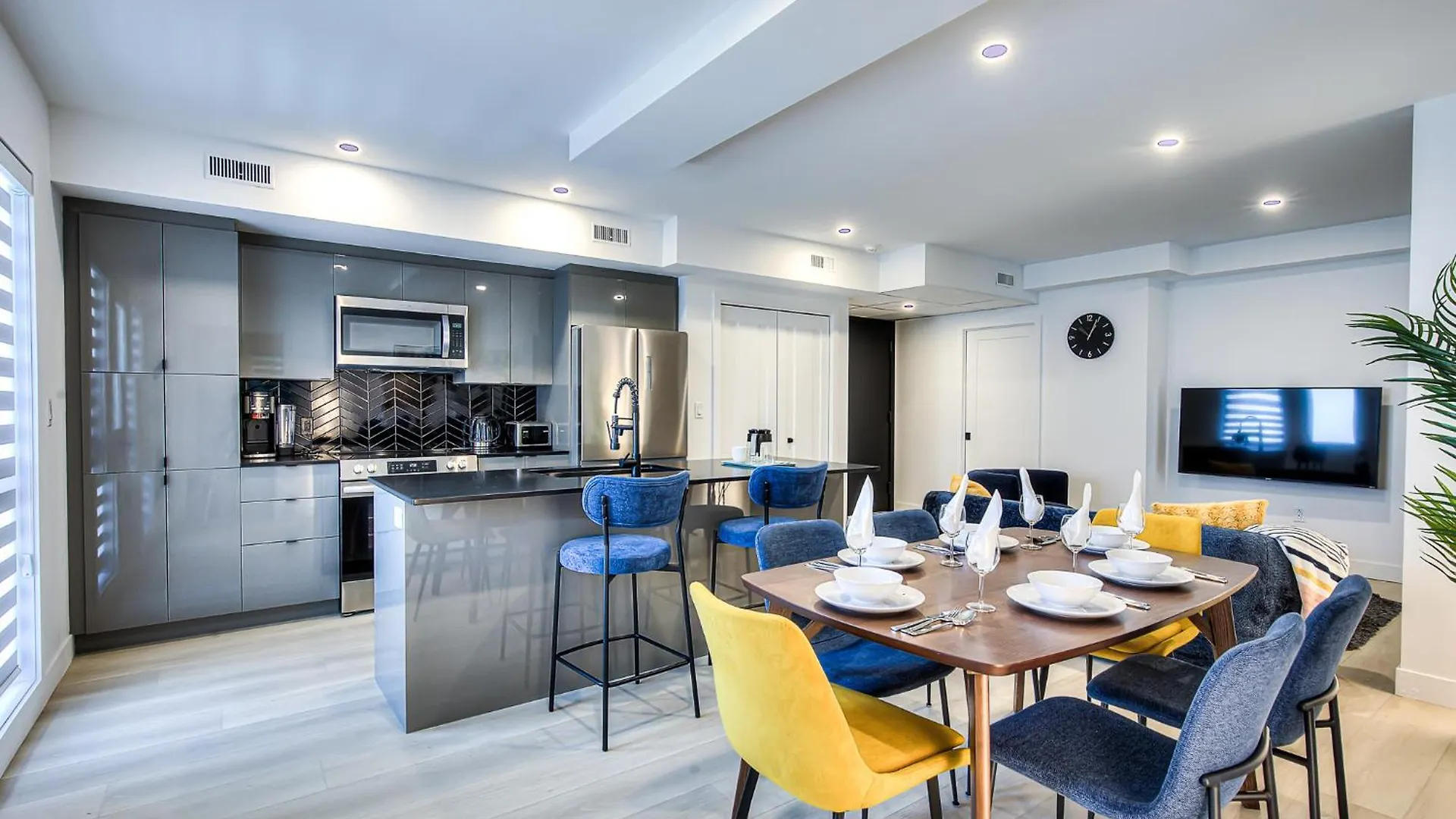 Montreal Restful Nights, Adventure Days Await! Apartment