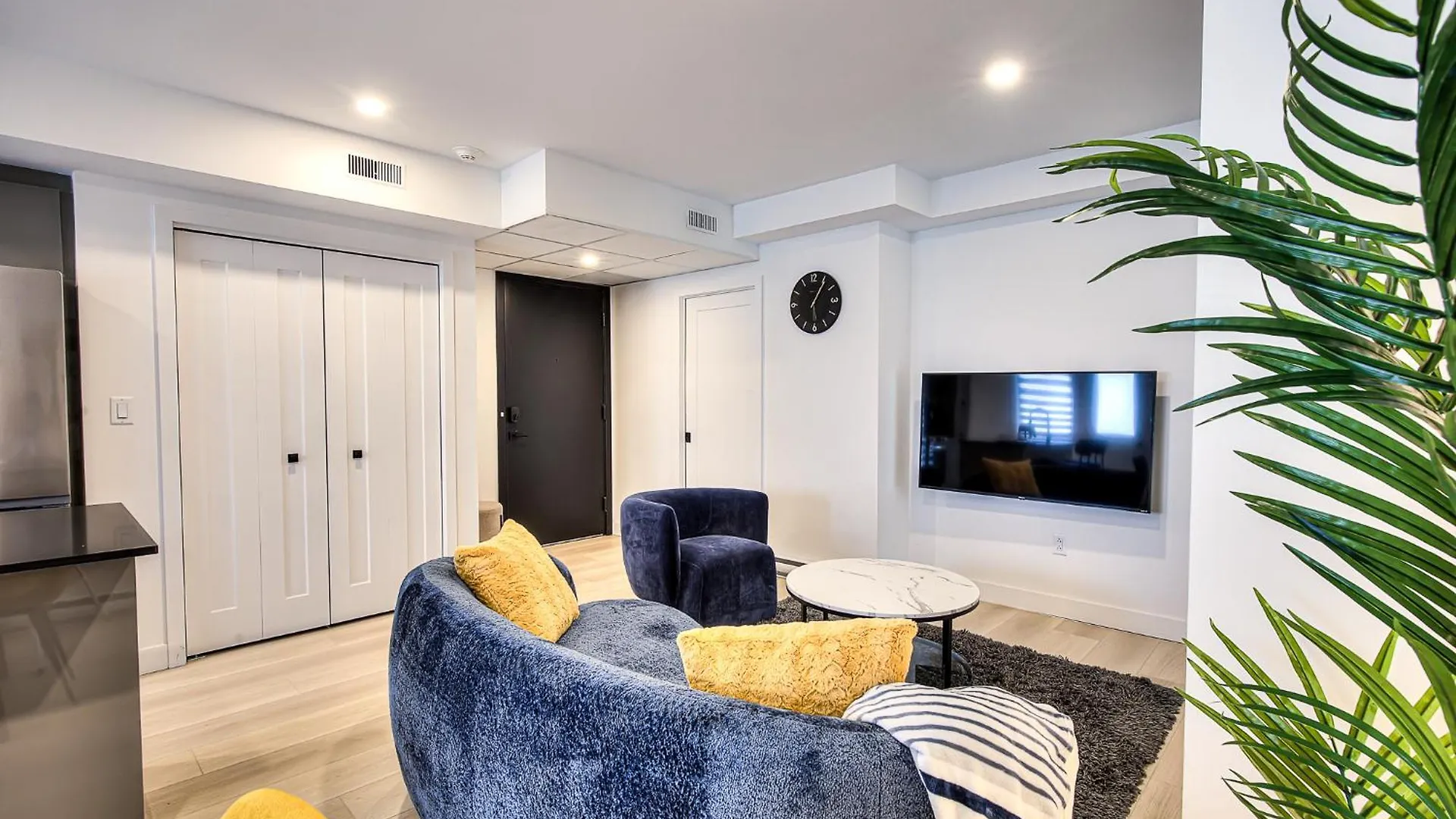 Montreal Restful Nights, Adventure Days Await! Apartment