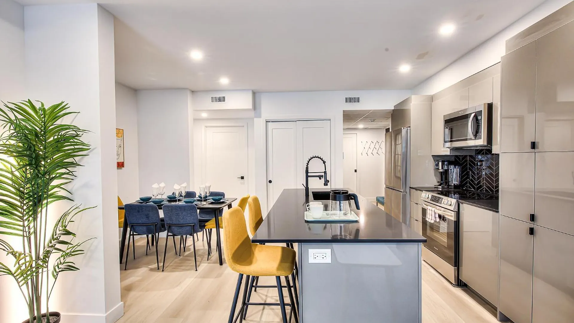 Montreal Restful Nights, Adventure Days Await! Apartment