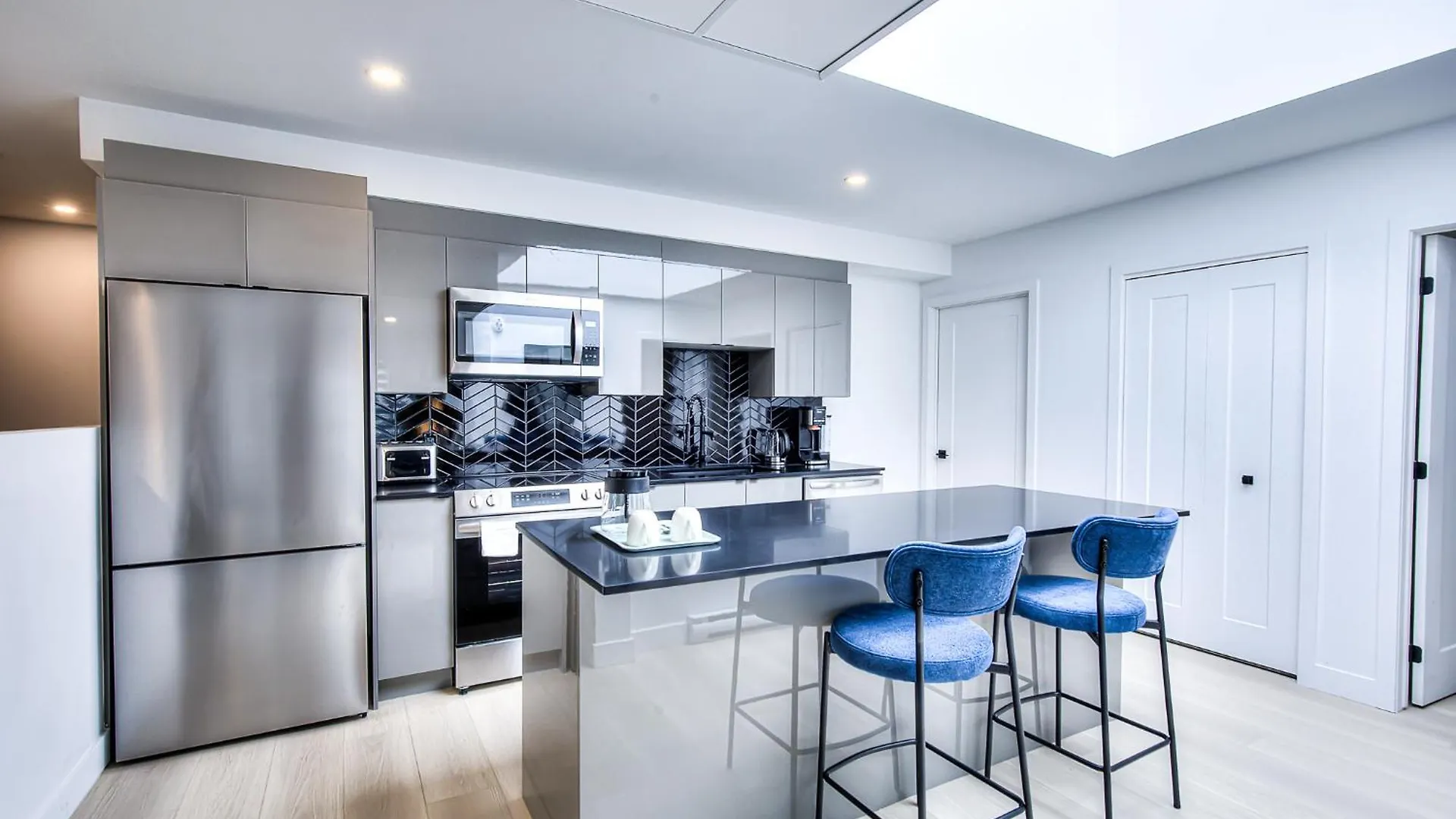 Montreal Restful Nights, Adventure Days Await! Apartment Canada