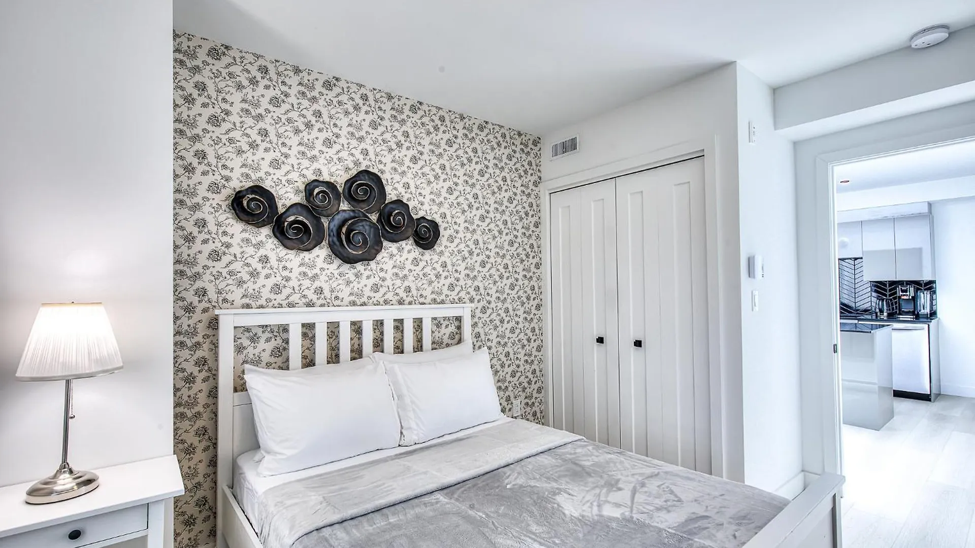 Montreal Restful Nights, Adventure Days Await! Apartment