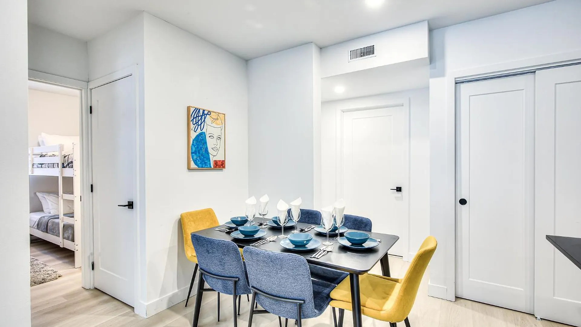 Montreal Restful Nights, Adventure Days Await! Apartment