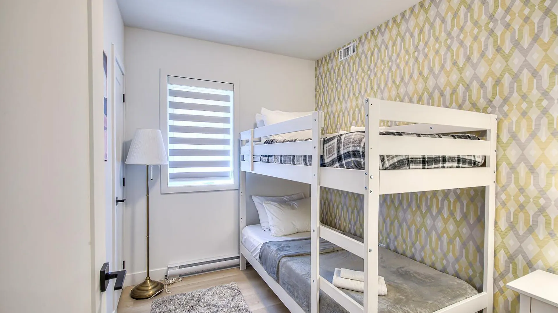 Montreal Restful Nights, Adventure Days Await! Apartment Canada