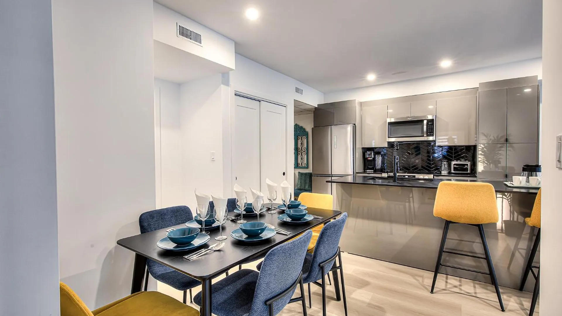Montreal Restful Nights, Adventure Days Await! Apartment Canada