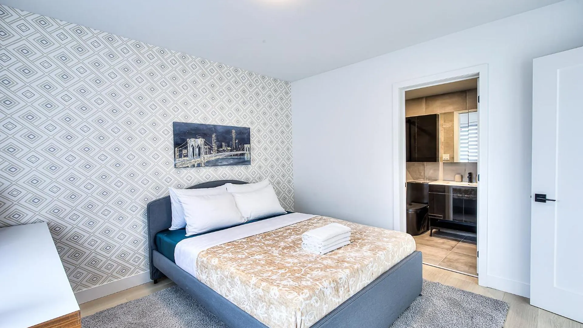 Montreal Restful Nights, Adventure Days Await! Apartment
