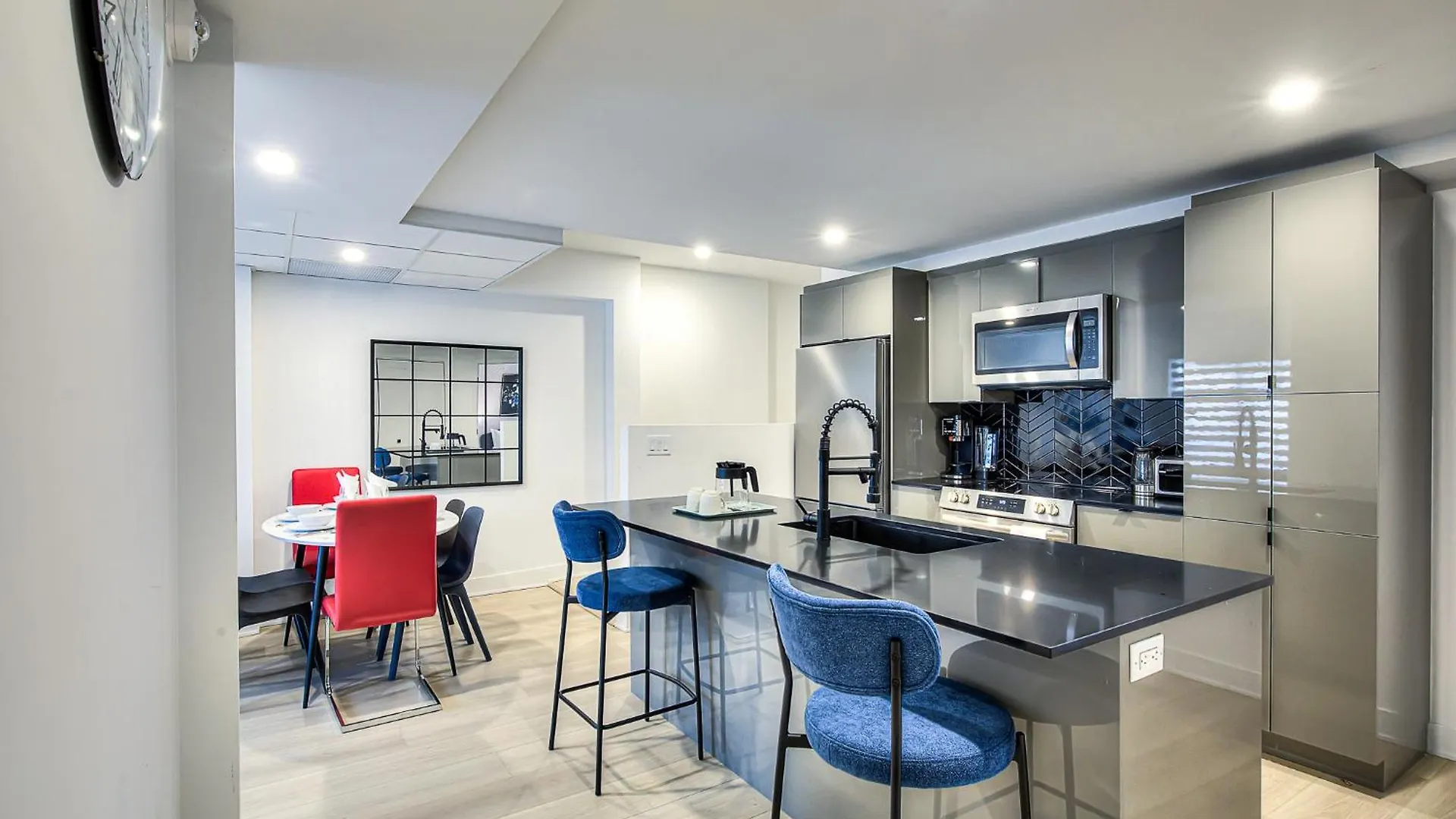 Montreal Restful Nights, Adventure Days Await! Apartment