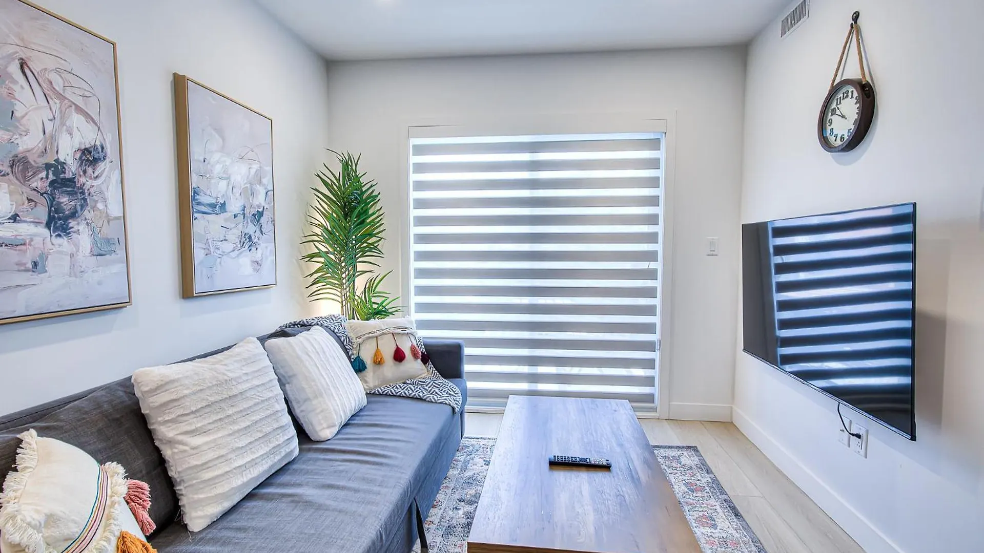 Montreal Restful Nights, Adventure Days Await! Apartment