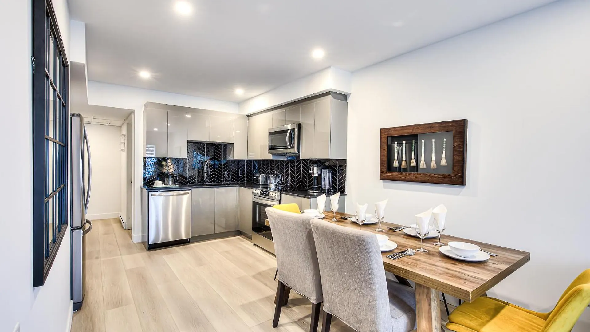 Montreal Restful Nights, Adventure Days Await! Apartment