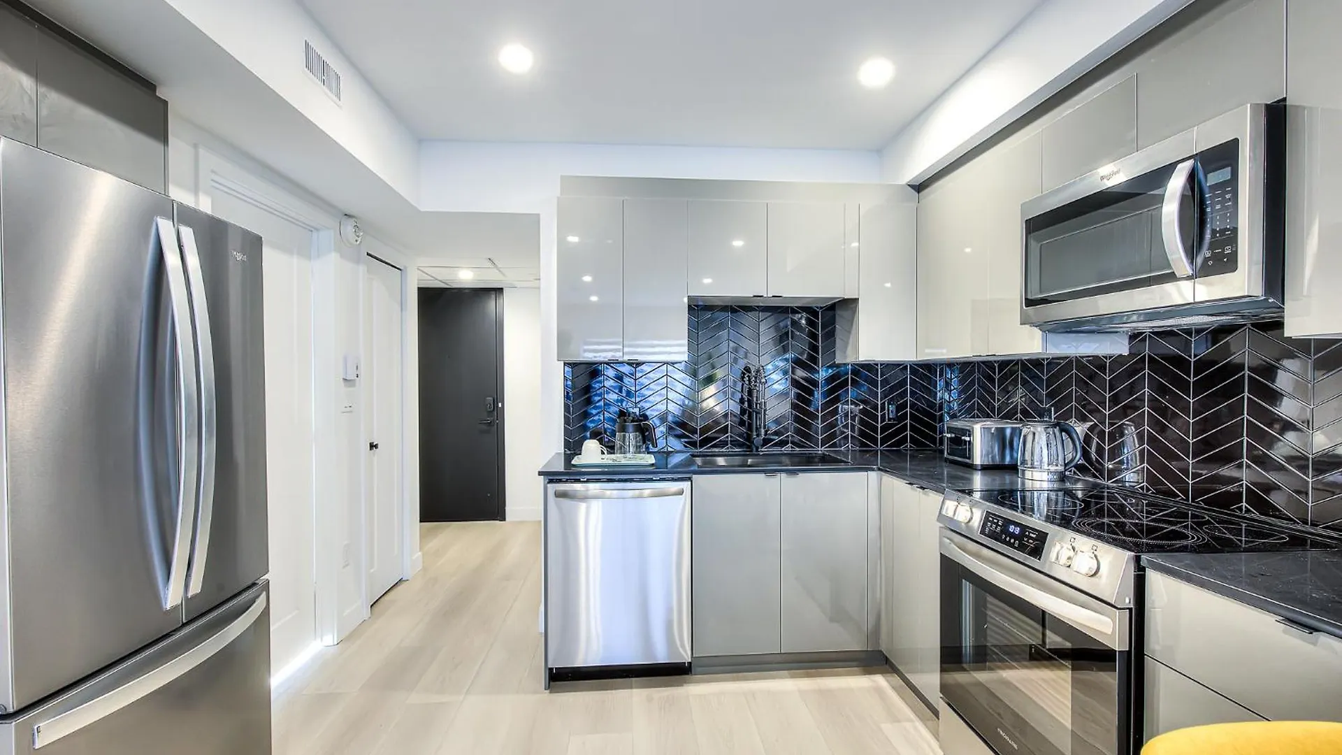 Montreal Restful Nights, Adventure Days Await! Apartment Canada