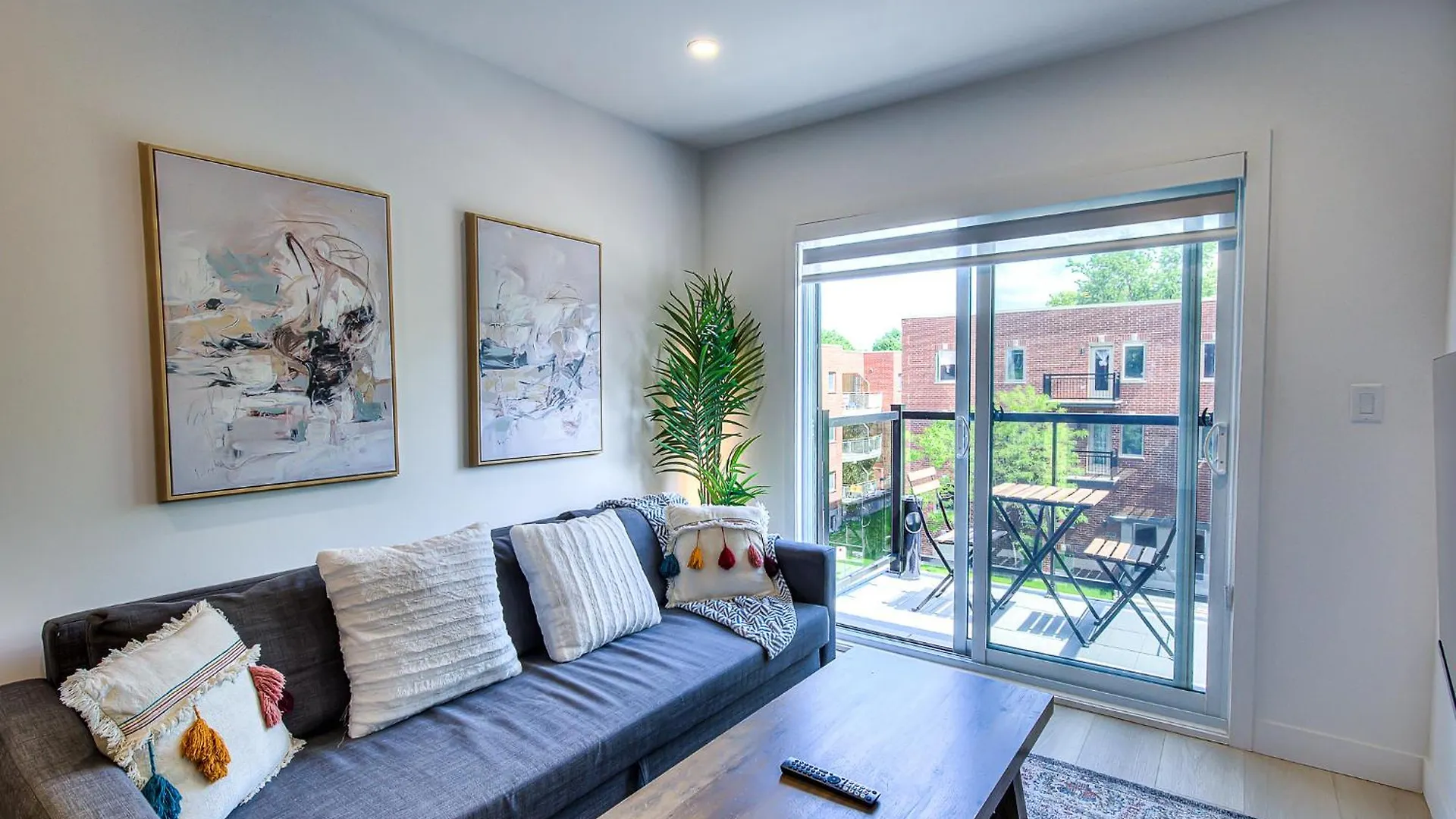 Montreal Restful Nights, Adventure Days Await! Apartment