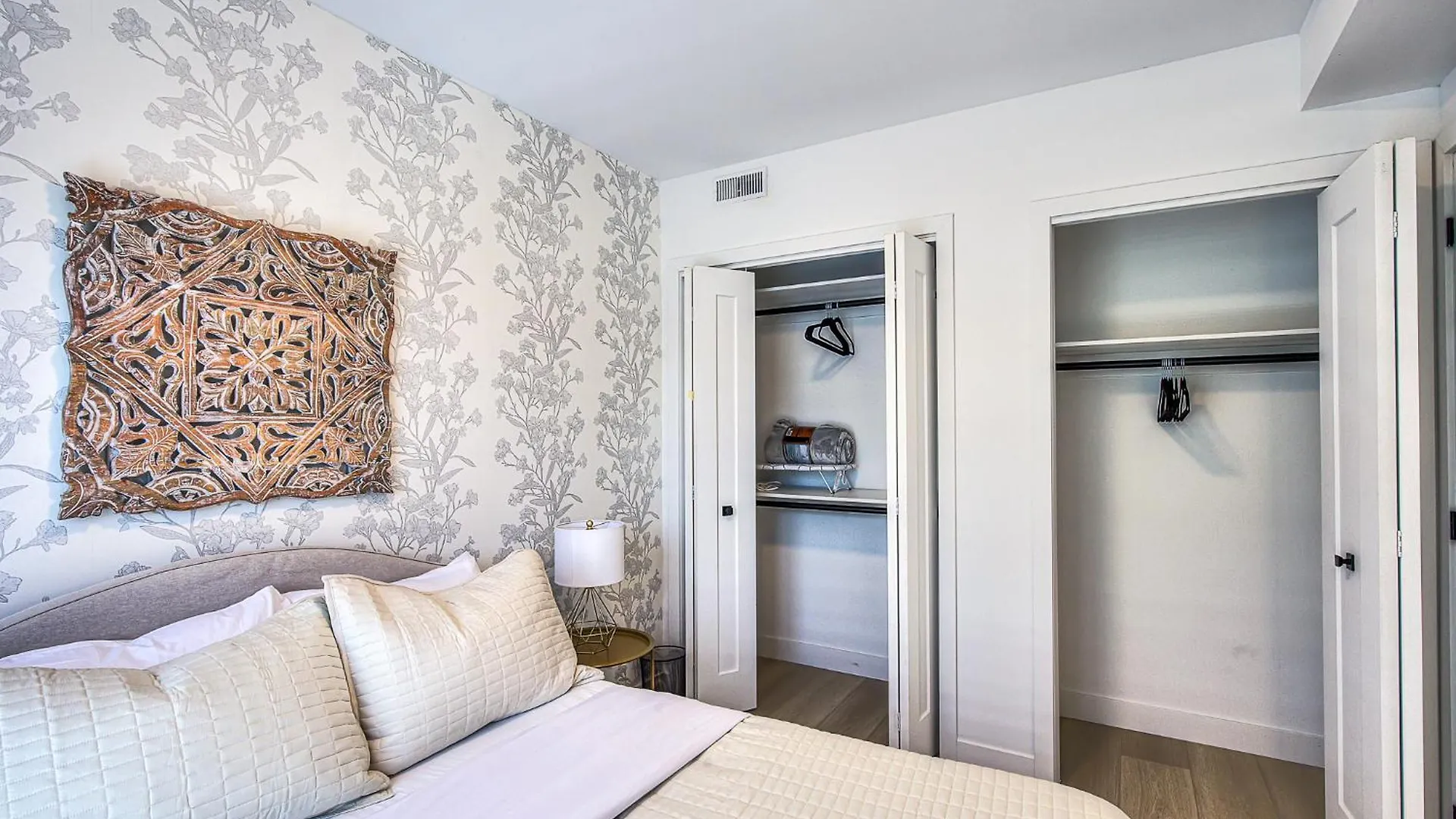 Montreal Restful Nights, Adventure Days Await! Apartment