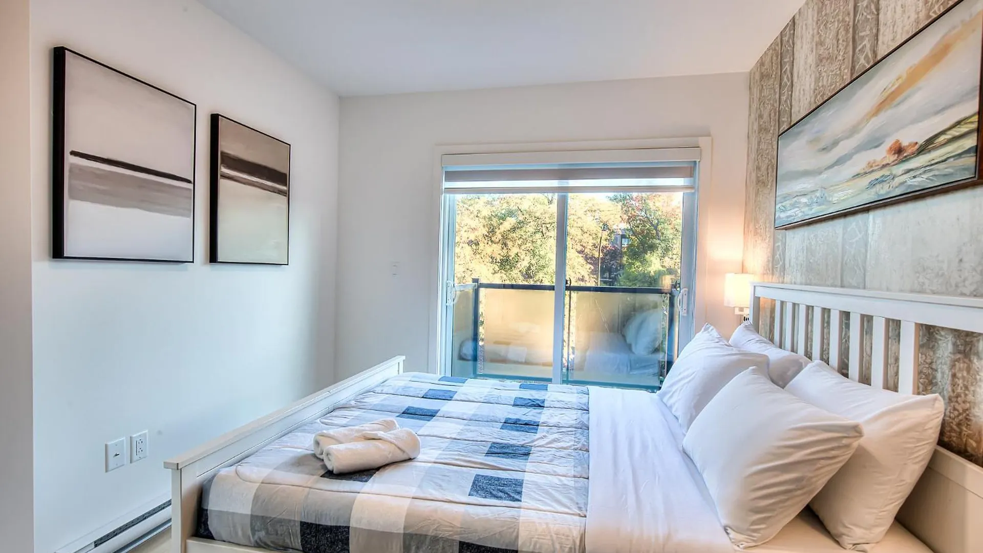 Montreal Restful Nights, Adventure Days Await! Apartment Canada