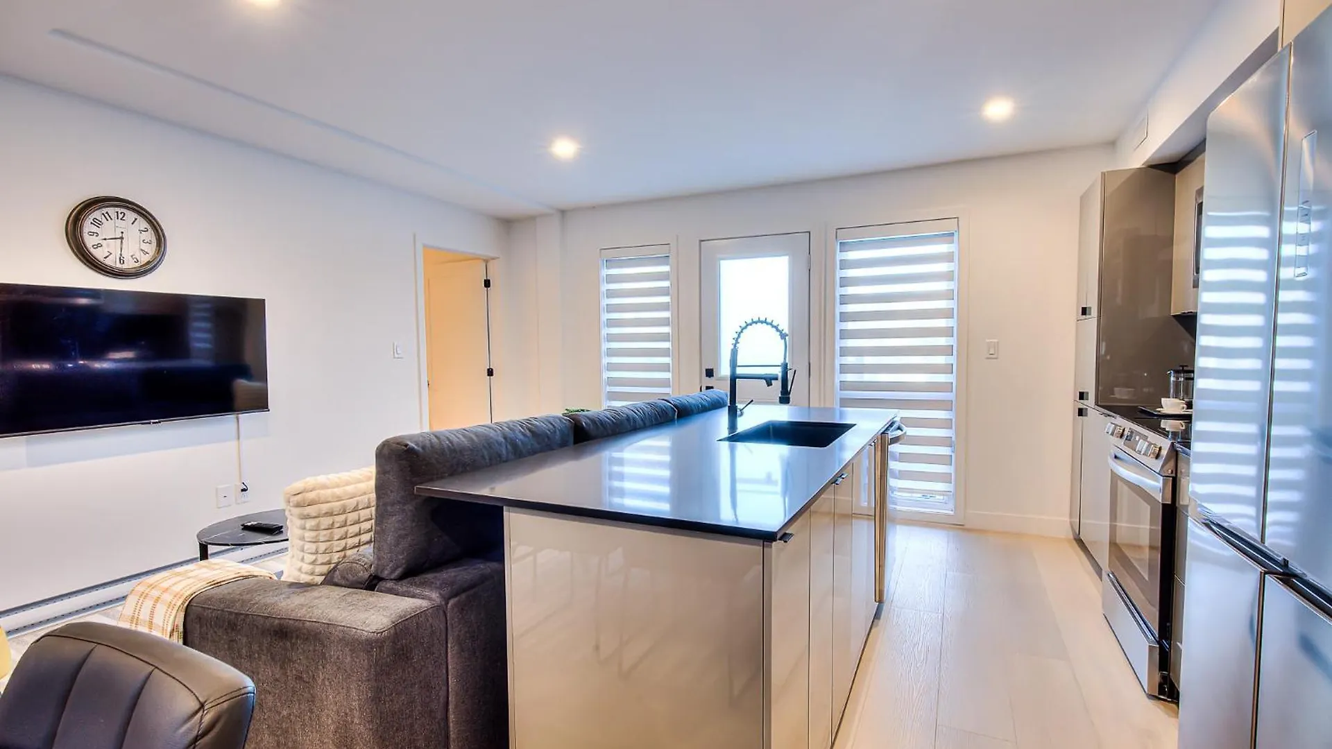 Montreal Restful Nights, Adventure Days Await! Apartment