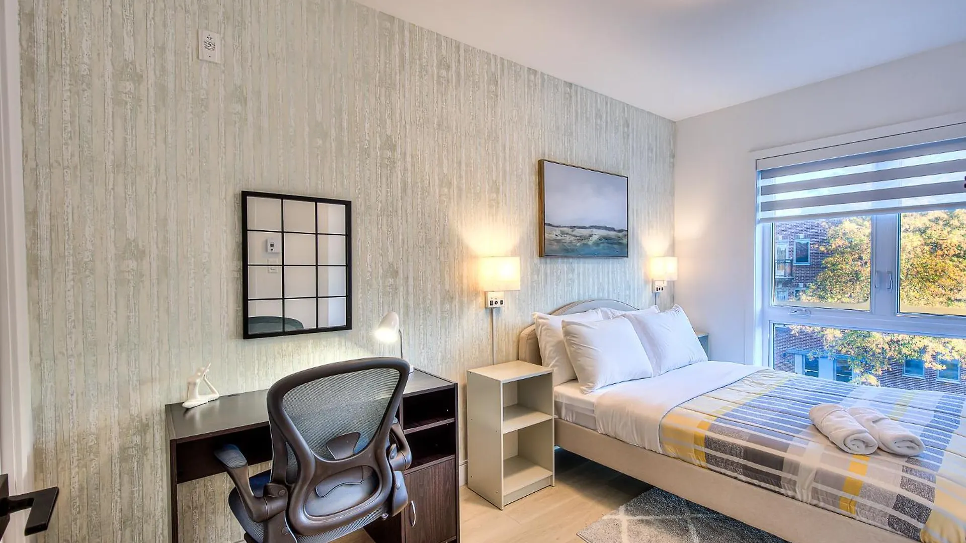 Montreal Restful Nights, Adventure Days Await! Apartment