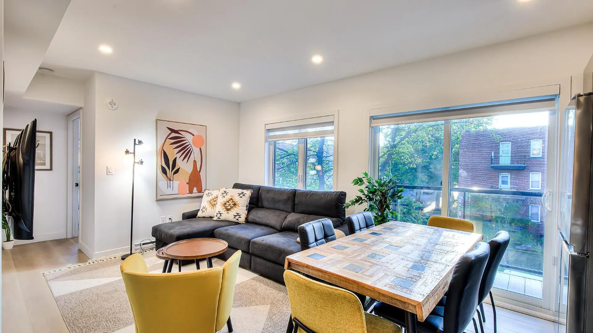Montreal Restful Nights, Adventure Days Await! Apartment