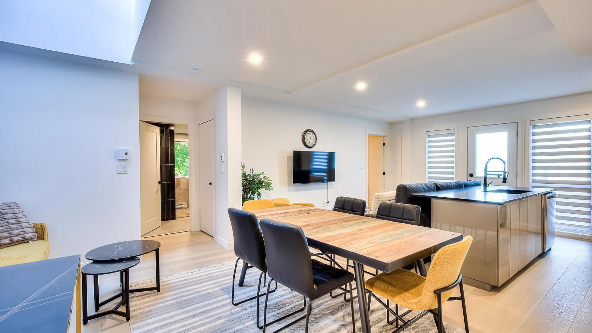 Montreal Restful Nights, Adventure Days Await! Apartment 0*,