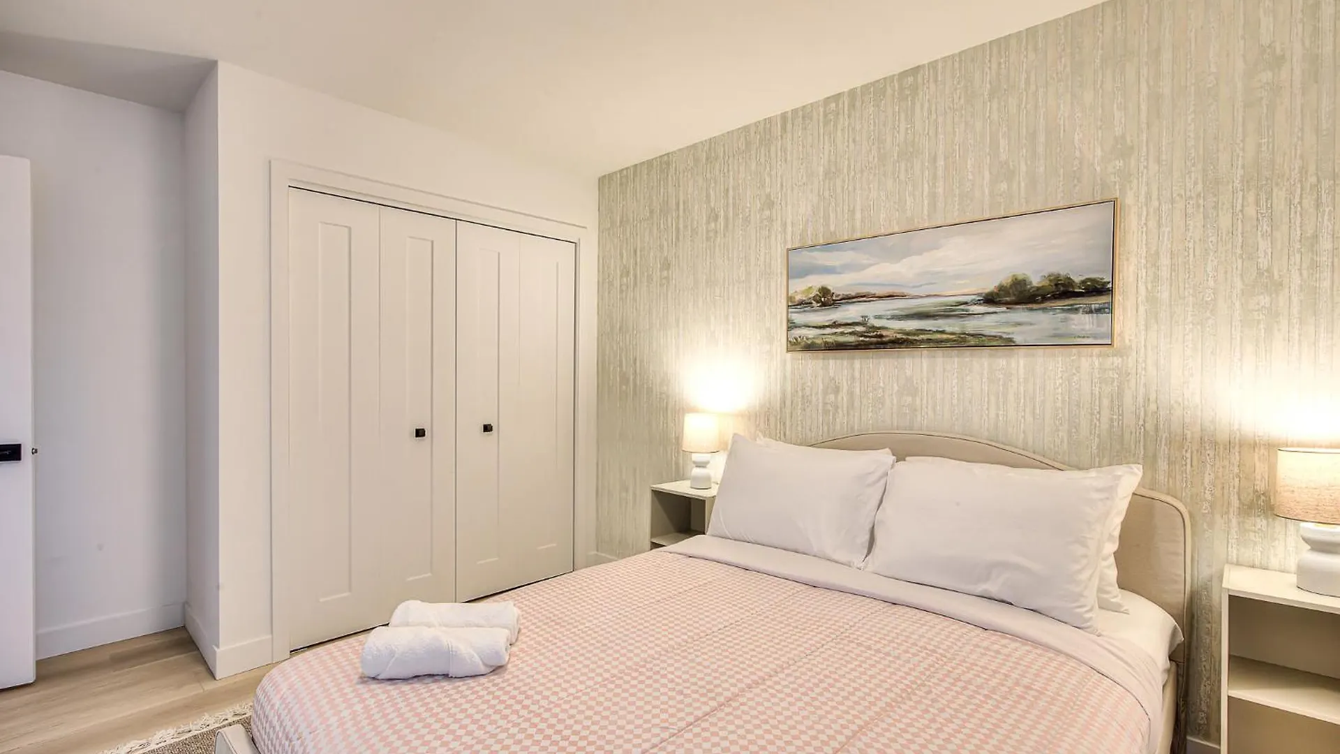 Montreal Restful Nights, Adventure Days Await! Apartment