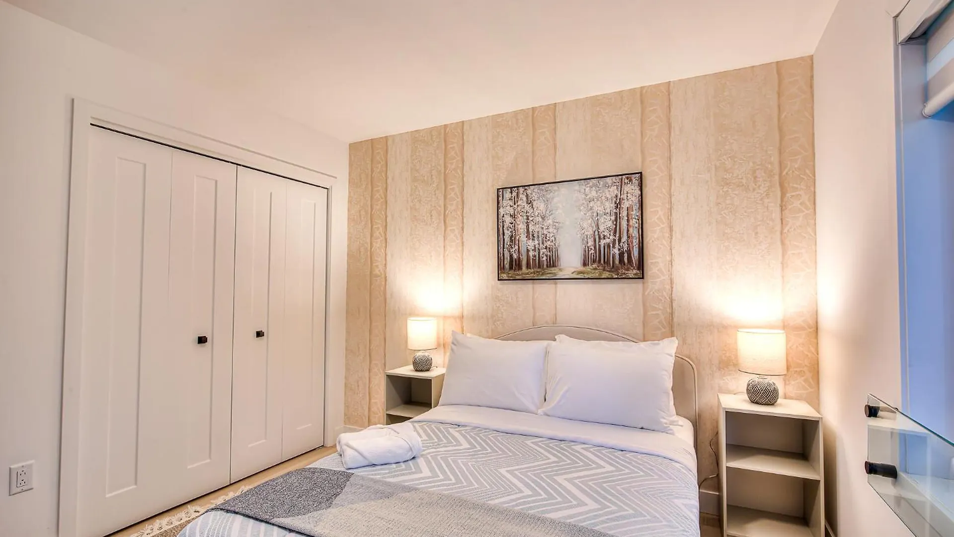 Montreal Restful Nights, Adventure Days Await! Apartment