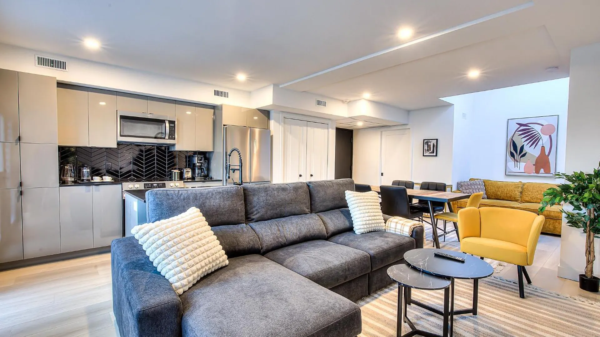 Montreal Restful Nights, Adventure Days Await! Apartment
