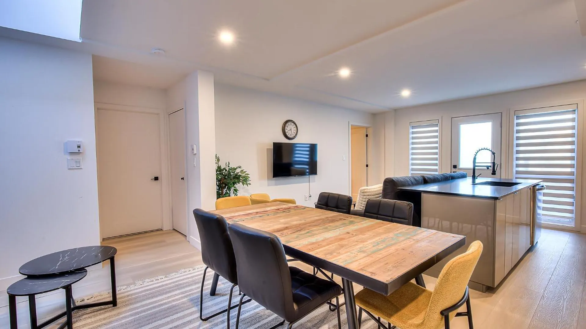 Montreal Restful Nights, Adventure Days Await! Apartment