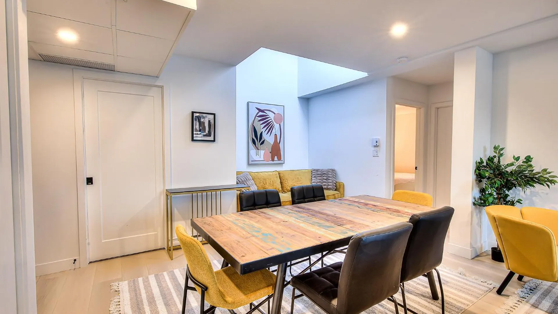 Montreal Restful Nights, Adventure Days Await! Apartment 0*,